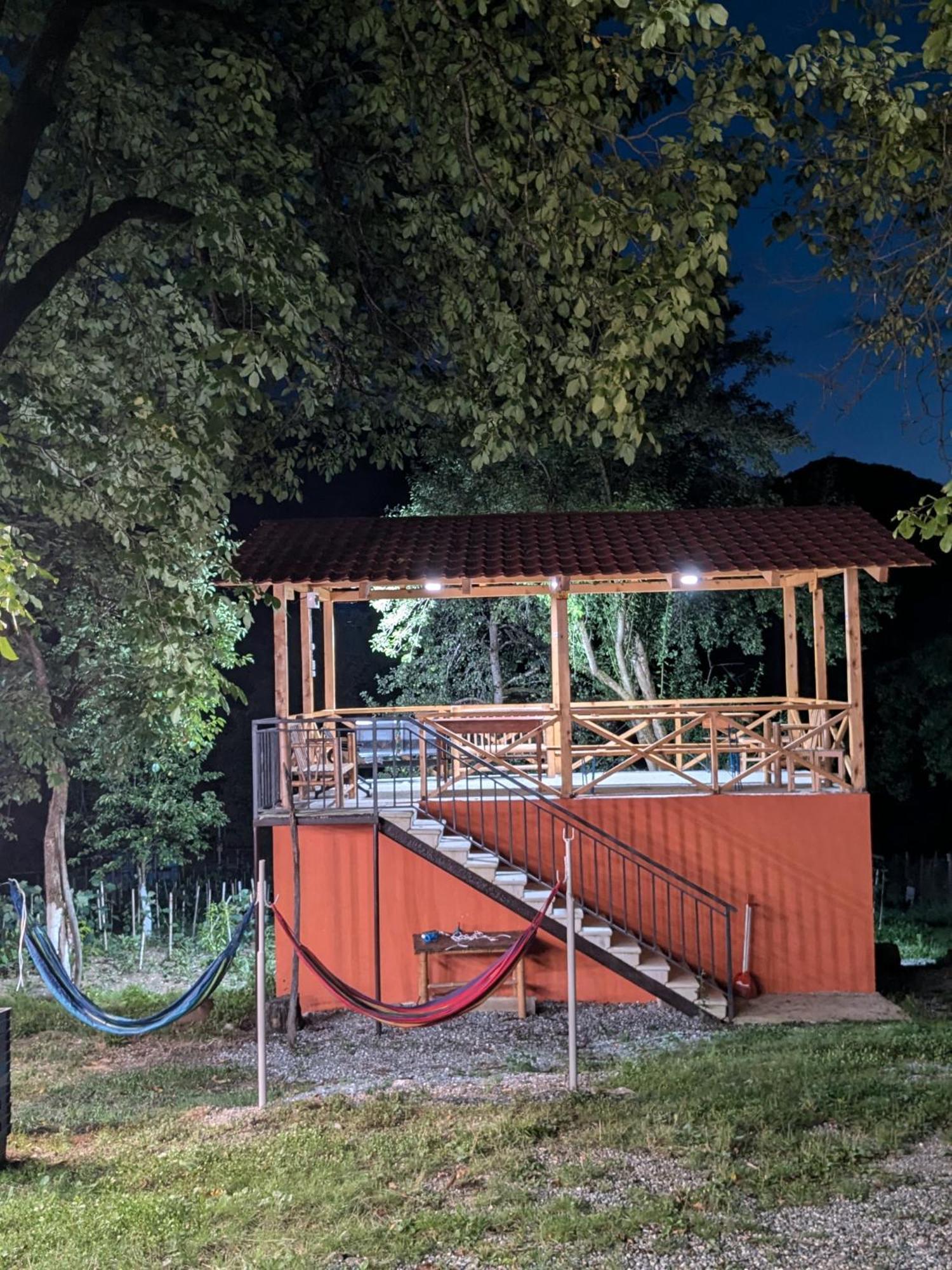 Kipiani Guest House Ყიფიანის Სახლი Khvanchkara Luaran gambar